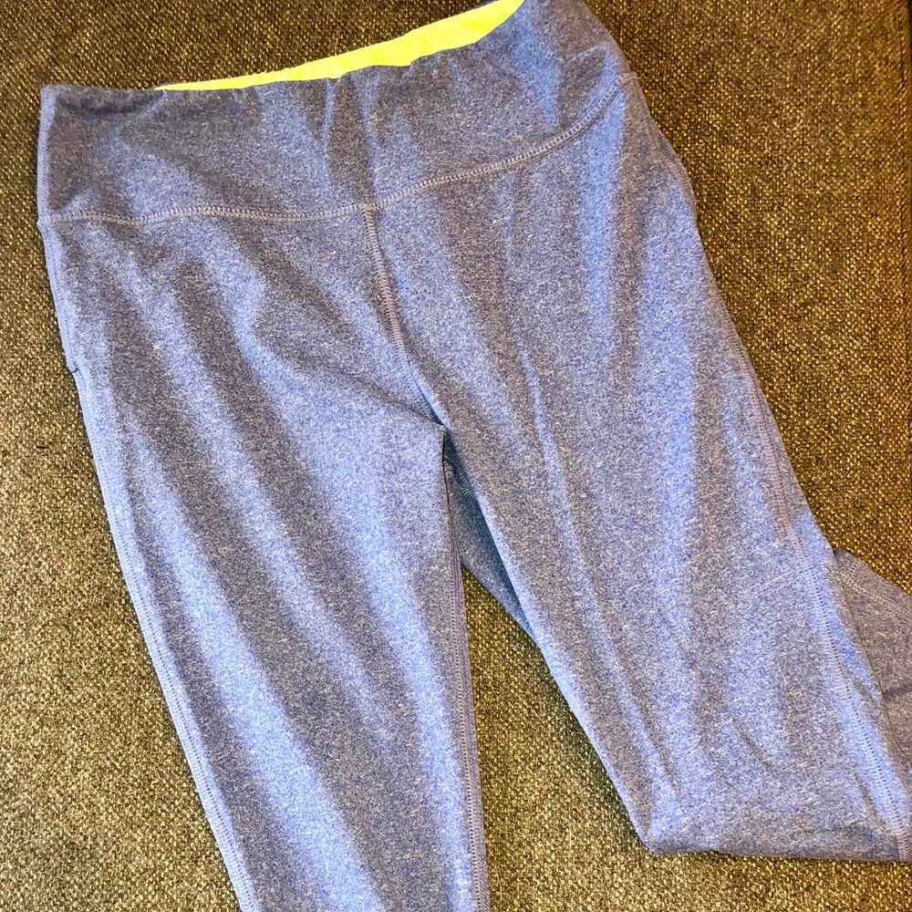 Pretty blue crop leggings